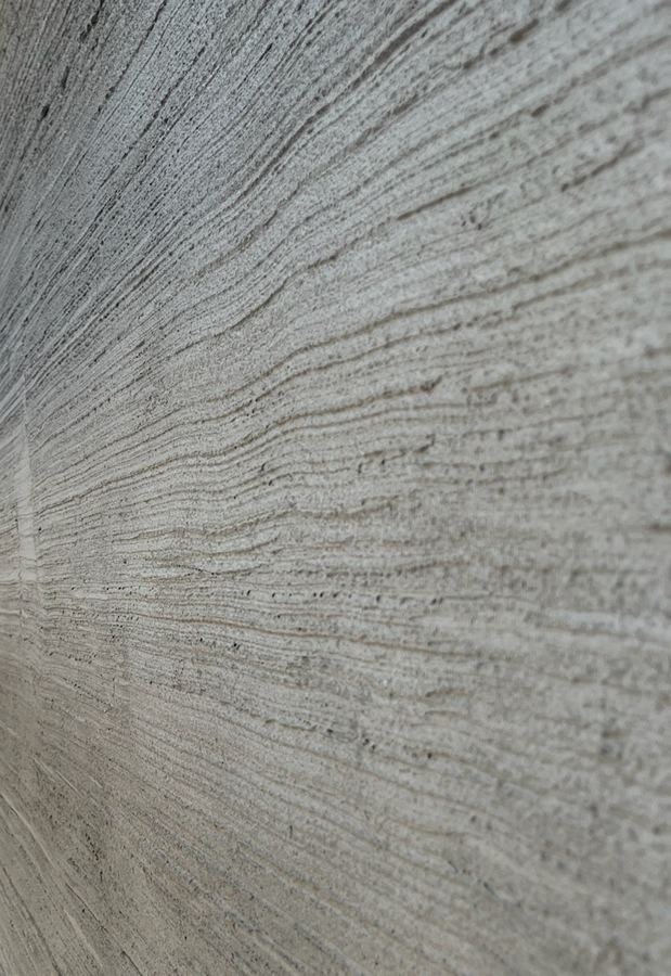 Fassade mit Besenstrich-Struktur